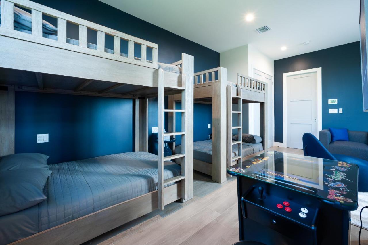 Black Urchin Boutique Resort Bodden Town Екстериор снимка